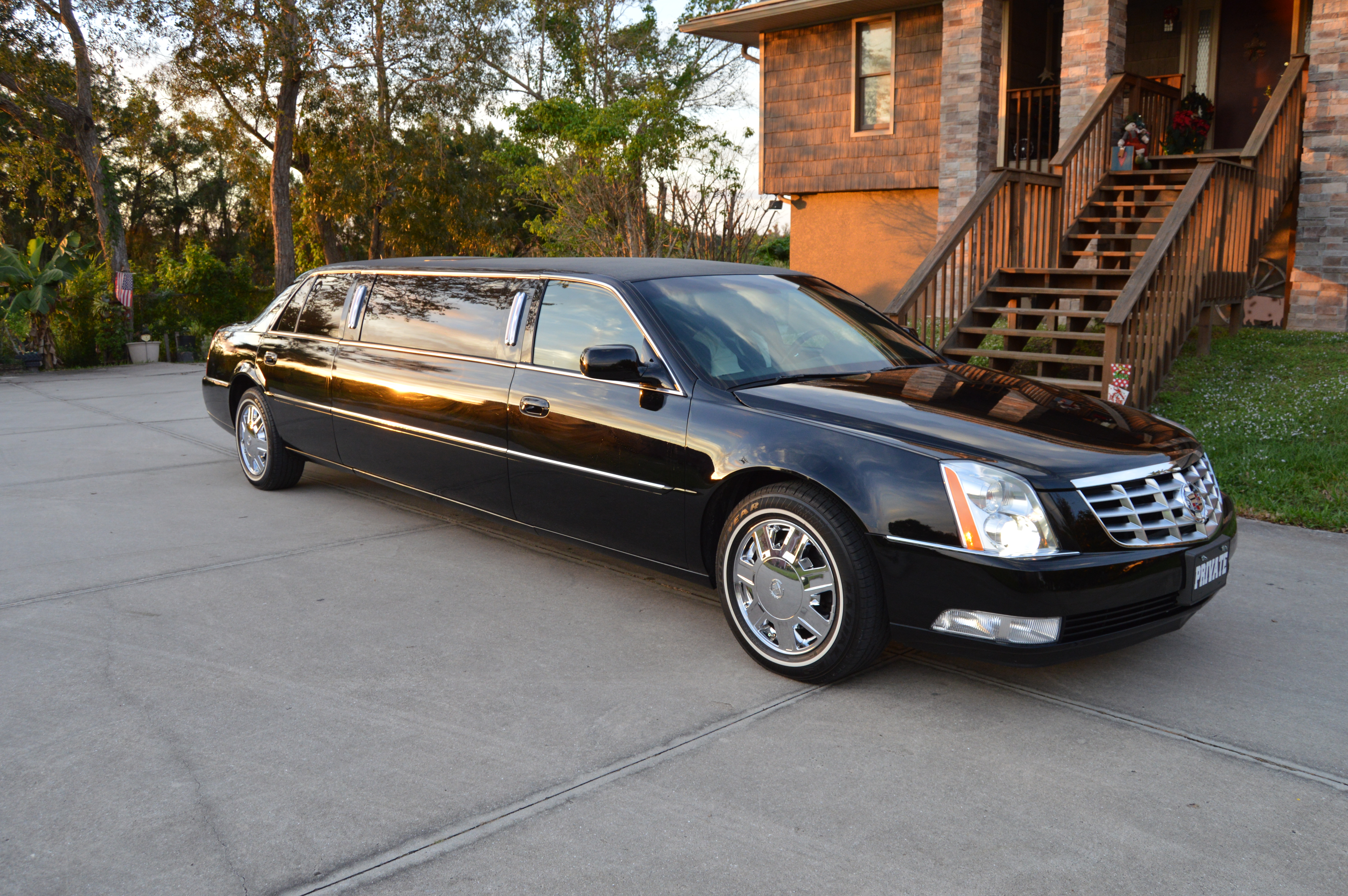 Cadillac DTS presidential Limousine 2006